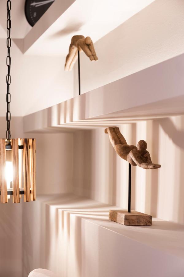 Hayes Syros Apartment
